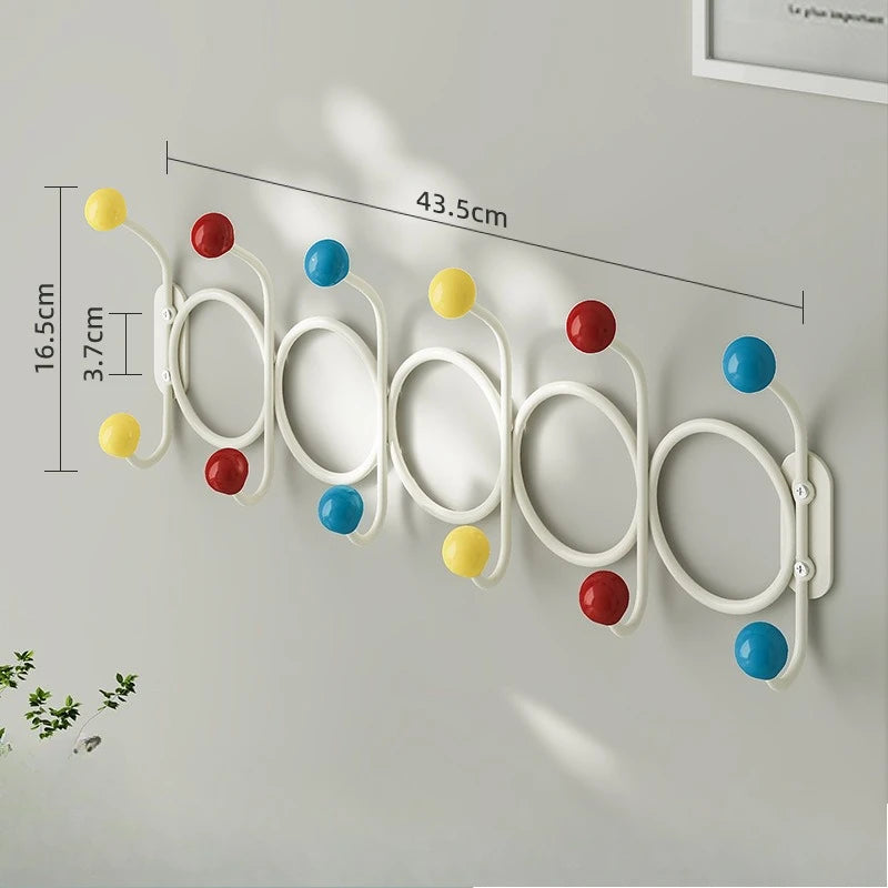 Patère Murale Bois Chenille – Porte-Manteau Original Chambre Enfant